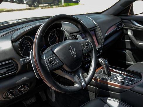 Used 2019 Maserati Levante S GranLusso image 17