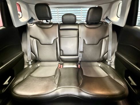 Used 2019 Jeep Compass Latitude AWD/4WD image 33