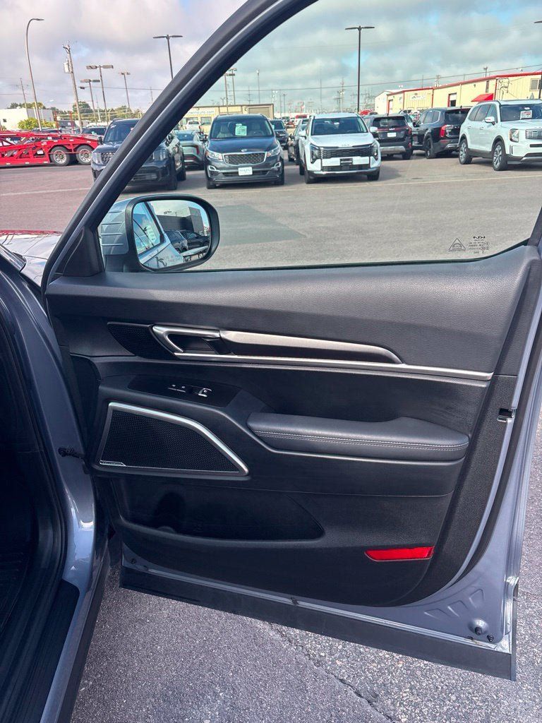 Used 2024 Kia Telluride S FWD image 30