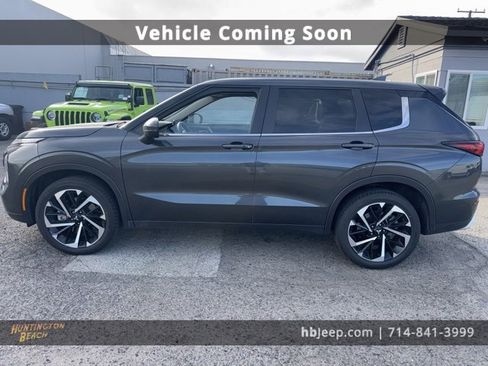 Used 2024 Mitsubishi Outlander SE image 8