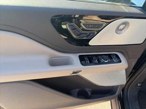Used 2023 Lincoln Aviator Reserve w/ Equipment Group 201A image 19