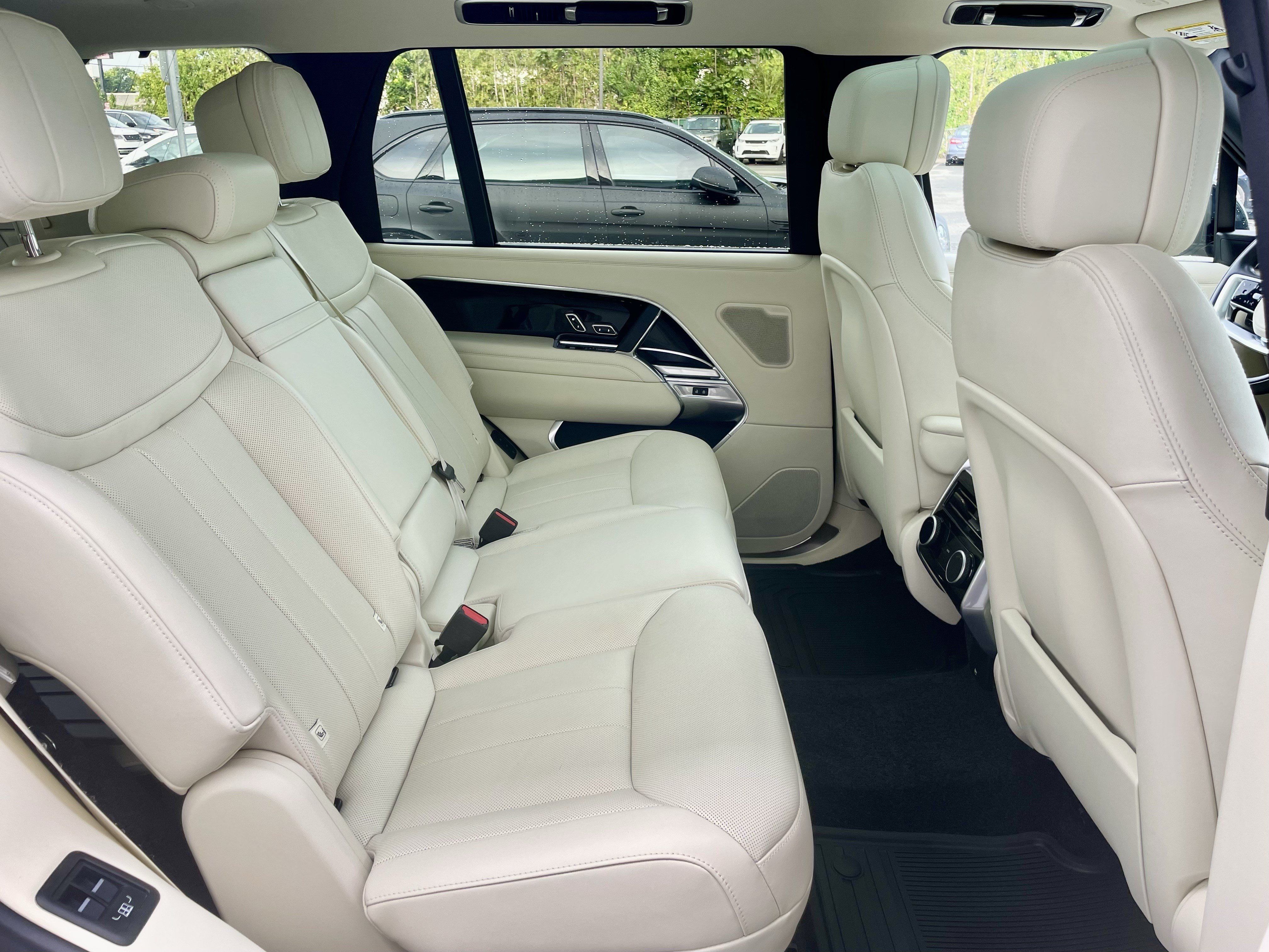 Used 2025 Land Rover Range Rover Long Wheelbase SE AWD/4WD image 31