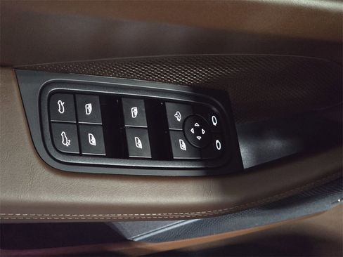 Certified 2025 Porsche Macan 4S Electric image 21