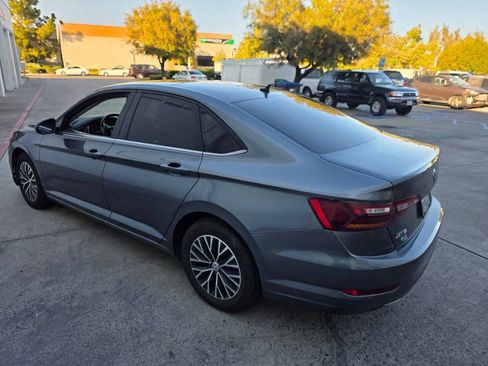 Used 2019 Volkswagen Jetta R-Line FWD image 3