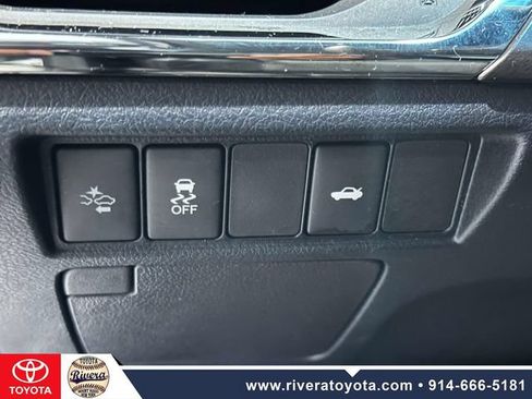 Used 2017 Toyota Avalon XLE w/ Carpet Mat Package FWD image 20