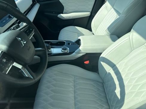 Used 2025 Mitsubishi Outlander AWD image 7