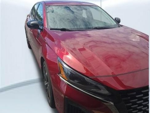 Used 2024 Nissan Altima 2.5 SR FWD image 3