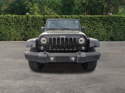 Used 2017 Jeep Wrangler Unlimited Rubicon w/ Connectivity Group image 10