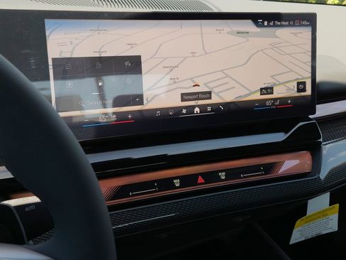 New 2026 BMW 550e xDrive w/ Premium Package AWD/4WD image 12