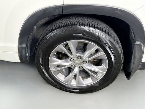 Used 2014 Toyota Highlander XLE AWD/4WD image 39