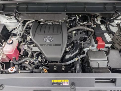Used 2023 Toyota Highlander LE image 35