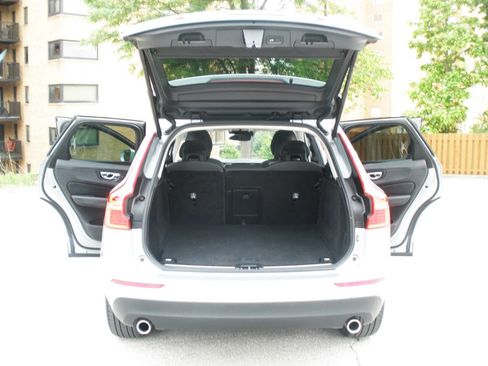 Used 2018 Volvo XC60 T5 Momentum AWD/4WD image 21