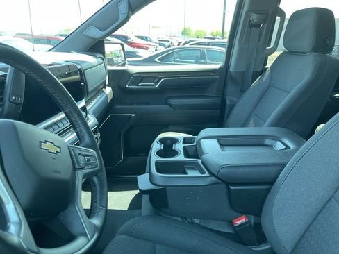 Used 2023 Chevrolet Silverado 1500 LT AWD/4WD image 2