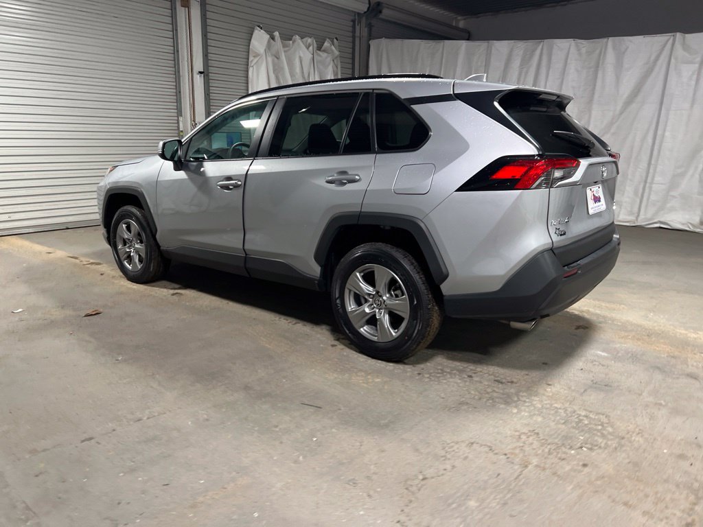 Used 2025 Toyota RAV4 XLE AWD/4WD image 5