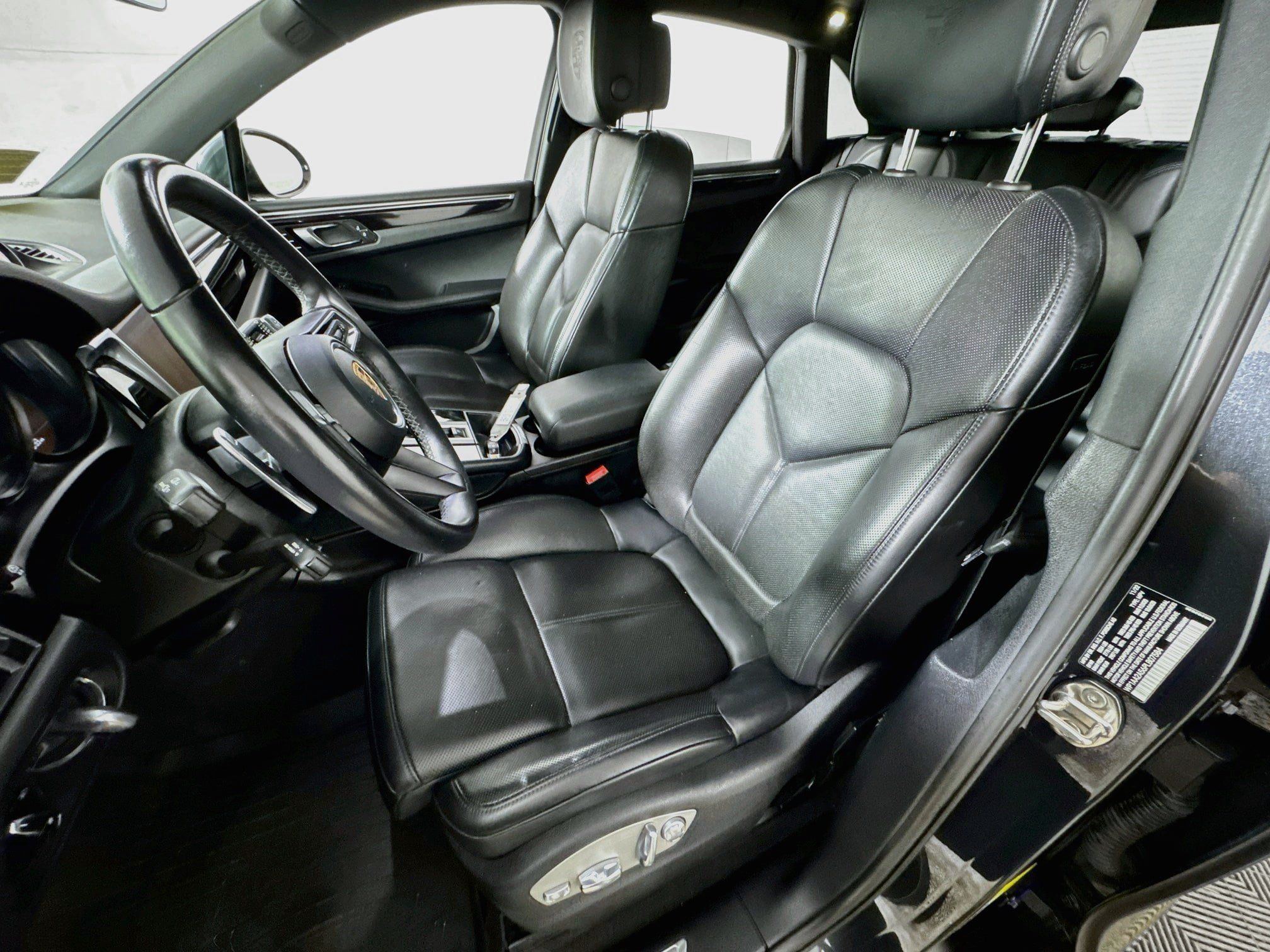 Used 2023 Porsche Macan AWD/4WD image 15