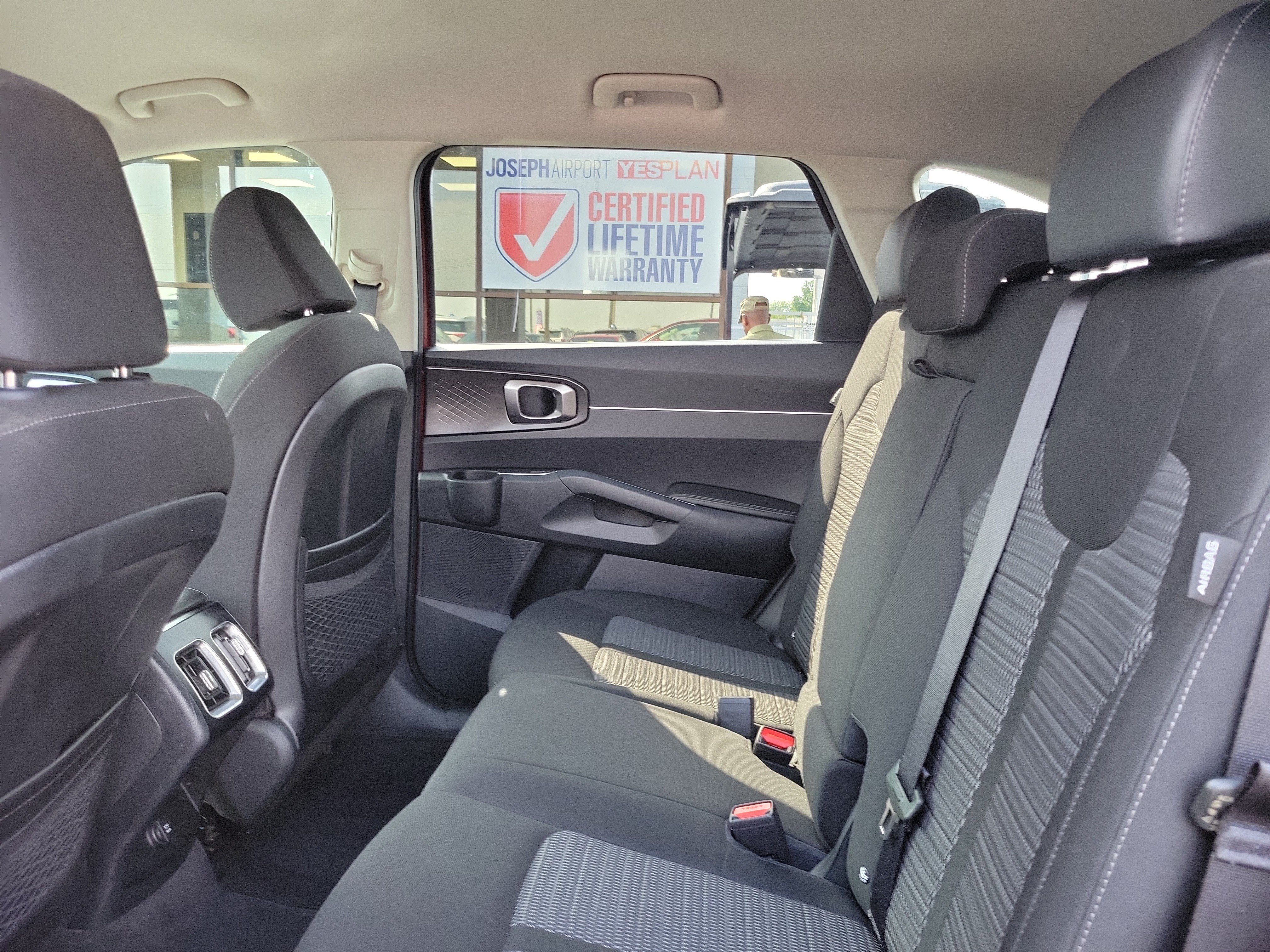 Used 2025 Kia Sorento LX FWD image 11