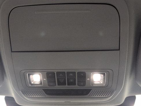 Used 2024 Ford Explorer XLT w/ Equipment Group 202A AWD/4WD image 17