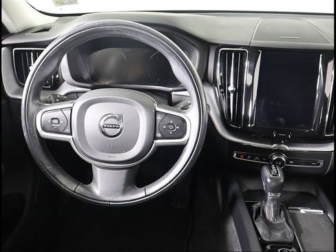 Used 2020 Volvo XC60 T6 Momentum AWD/4WD image 7