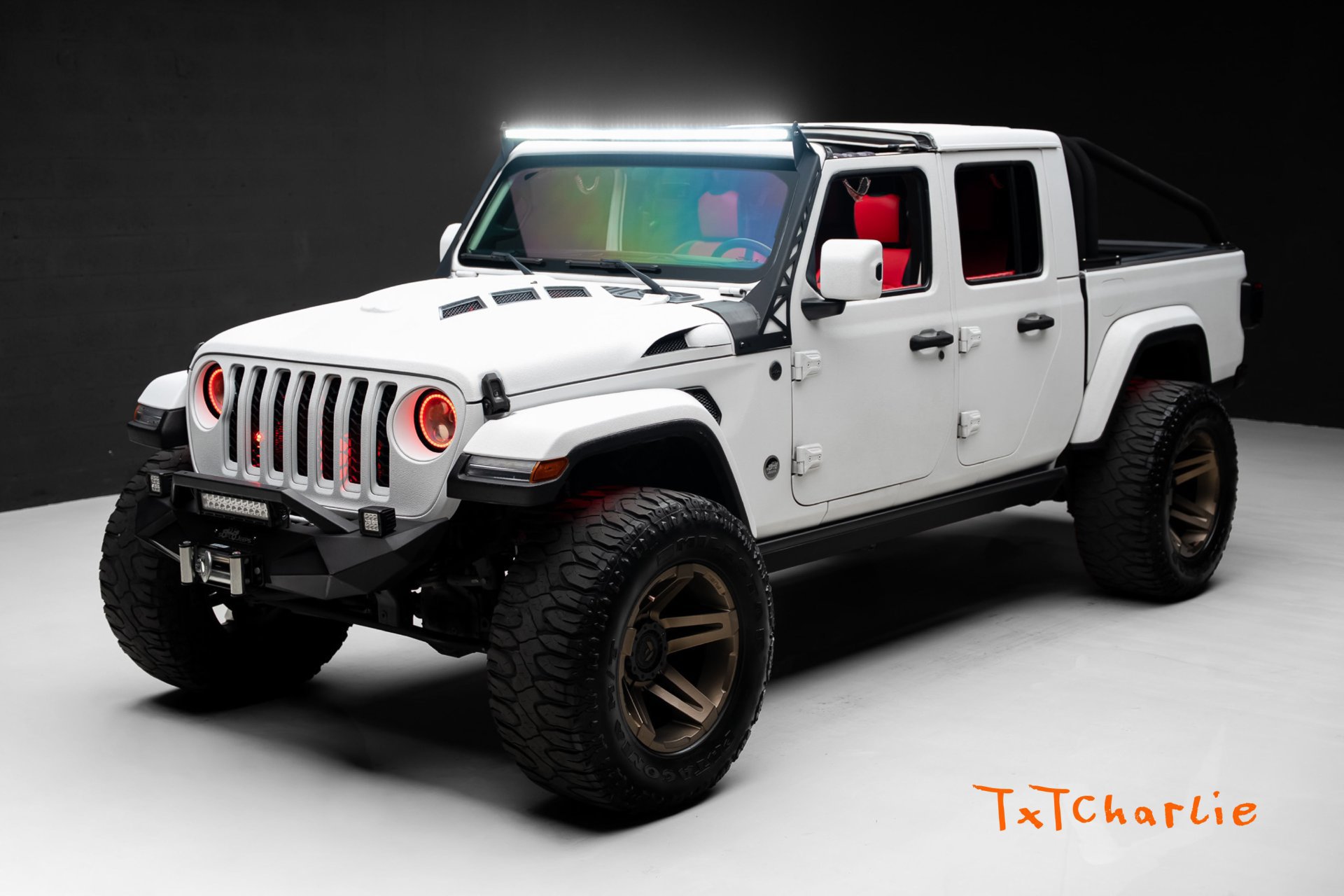 Used 2021 Jeep Gladiator Overland AWD/4WD image 1