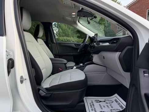 Used 2023 Ford Escape Active w/ Cold Weather Package image 17