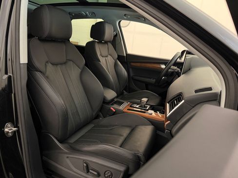 Used 2022 Audi Q5 e Premium Plus w/ Premium Plus Package AWD/4WD image 34