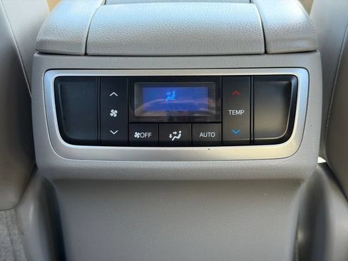 Used 2015 Toyota Highlander XLE FWD image 17