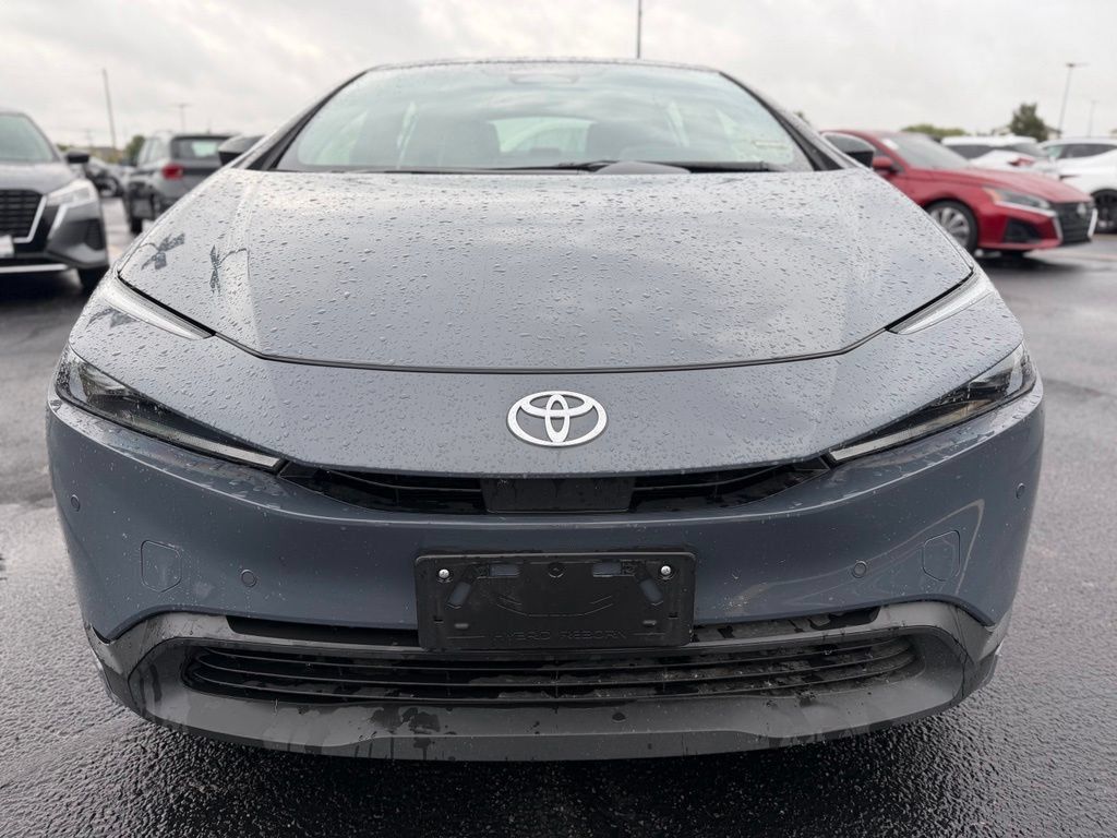 Used 2025 Toyota Prius LE FWD image 2