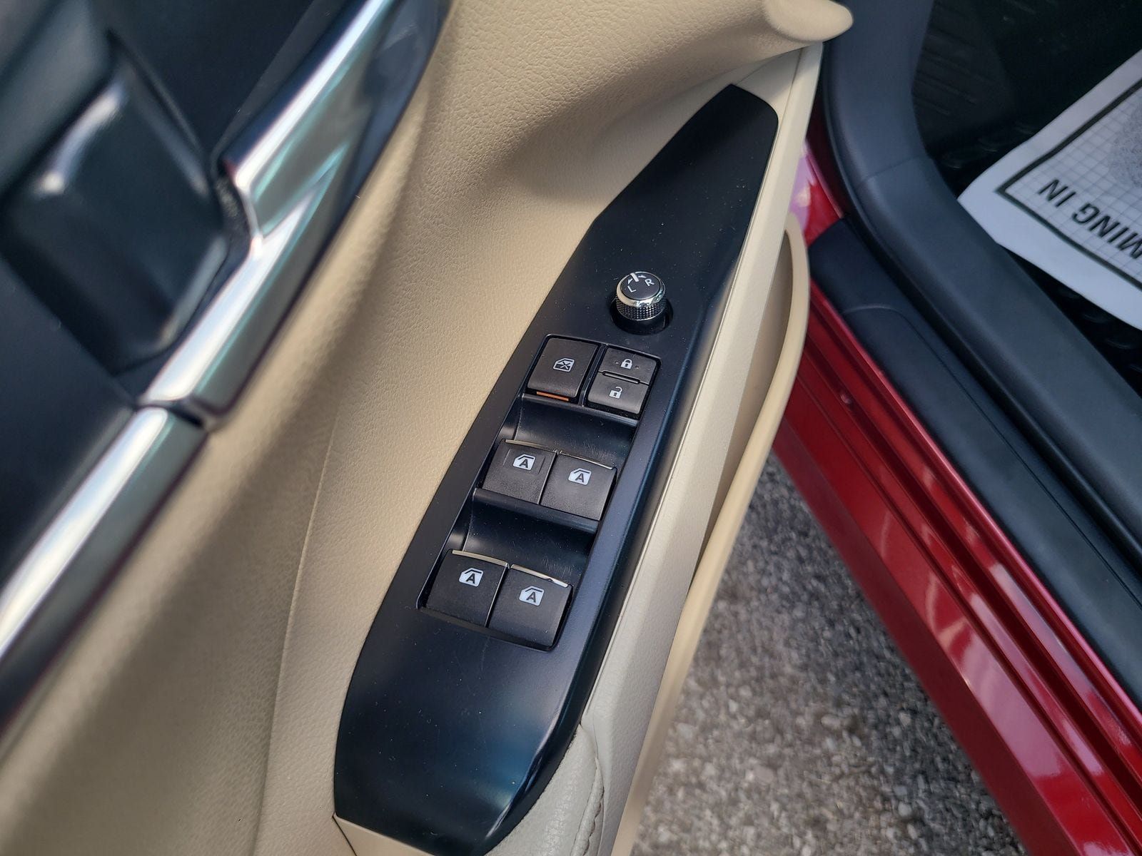 Used 2020 Toyota Camry XLE FWD image 11