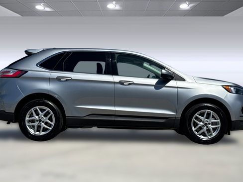 Used 2024 Ford Edge SEL image 2
