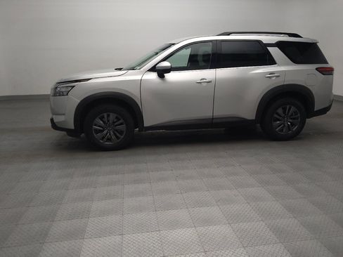 Used 2023 Nissan Pathfinder SV FWD image 2