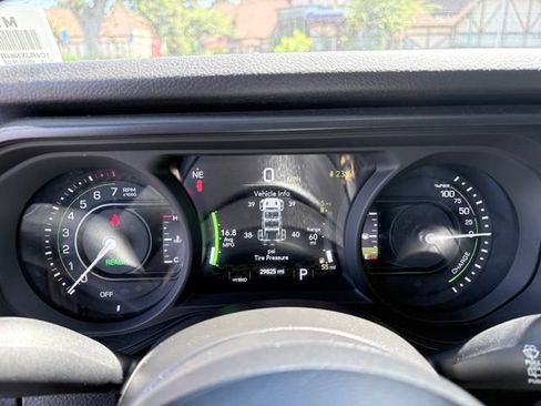 Used 2024 Jeep Wrangler Unlimited AWD/4WD image 24