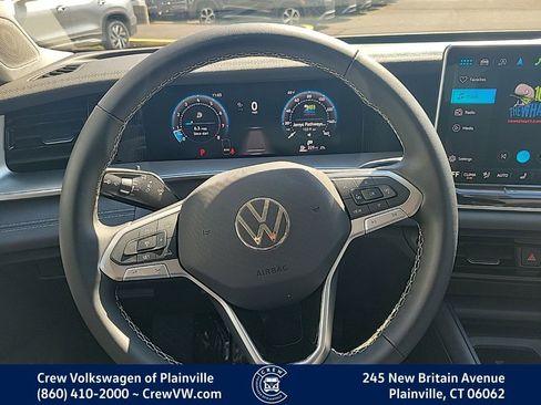 New 2025 Volkswagen Tiguan SE image 11