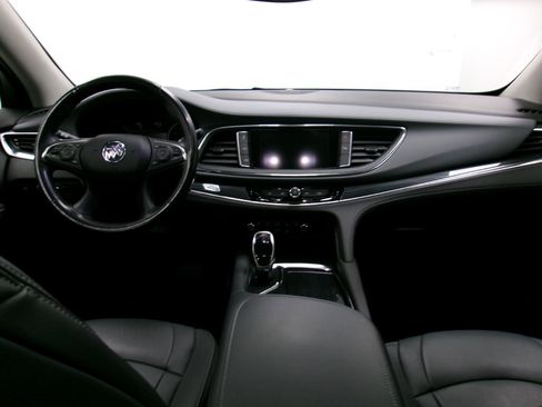 Used 2021 Buick Enclave Essence image 11