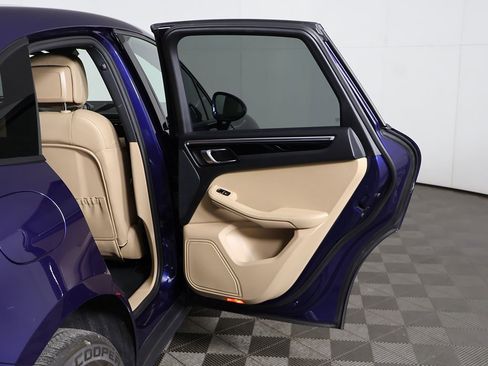 Used 2022 Porsche Macan image 22