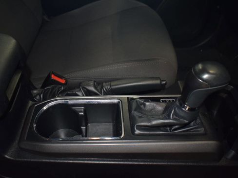 Used 2019 Toyota Tacoma TRD Off-Road w/ Technology Package AWD/4WD image 27