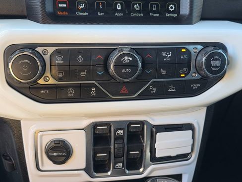 Used 2020 Jeep Gladiator Overland AWD/4WD image 26