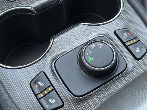 Used 2020 GMC Acadia SLT image 29