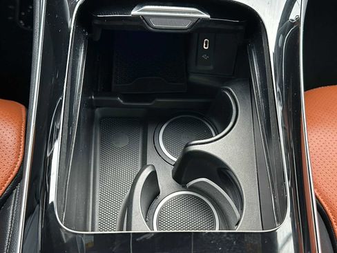 Used 2024 Mercedes-Benz GLC 300 4MATIC image 29