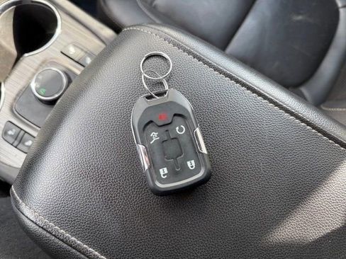 Used 2020 GMC Acadia SLT image 29