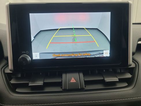 Used 2025 Toyota RAV4 XLE image 33