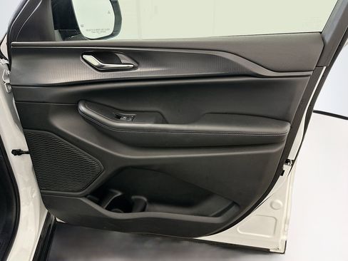 Used 2024 Jeep Grand Cherokee L Laredo image 34