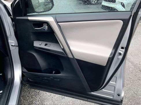 Used 2016 Toyota RAV4 XLE FWD image 22