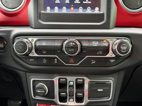 Used 2018 Jeep Wrangler Unlimited Rubicon AWD/4WD image 27