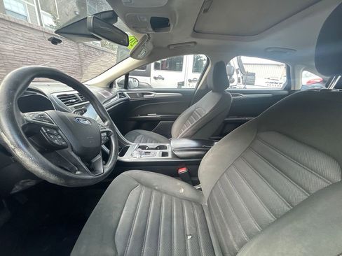 Used 2020 Ford Fusion SE image 5