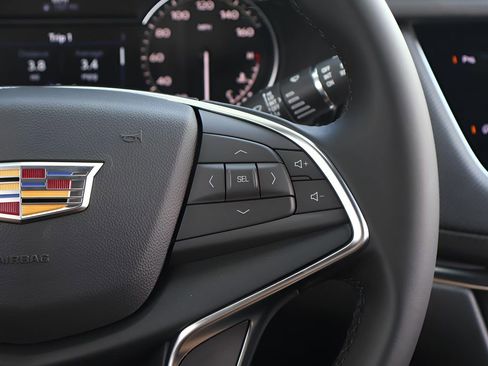 New 2025 Cadillac XT5 Luxury image 21