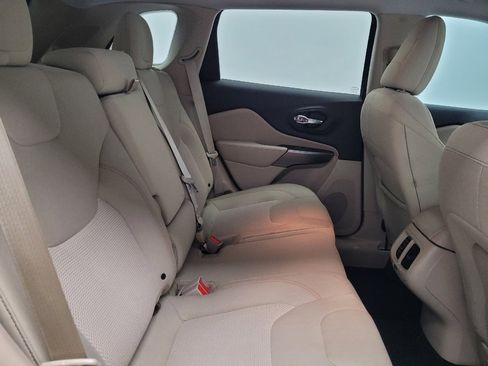 Used 2019 Jeep Cherokee Latitude w/ Popular Appearance Group image 19