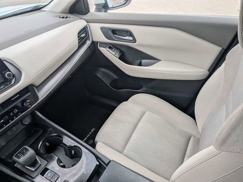 Used 2025 Nissan Rogue SV FWD image 16