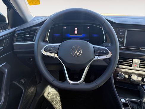 Certified 2022 Volkswagen Jetta SE FWD image 13