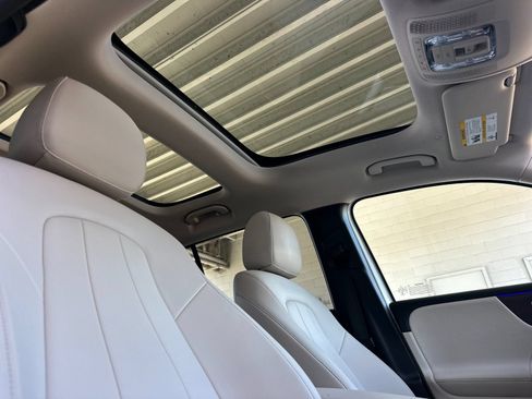 Used 2022 Mercedes-Benz GLB 250 4MATIC image 16