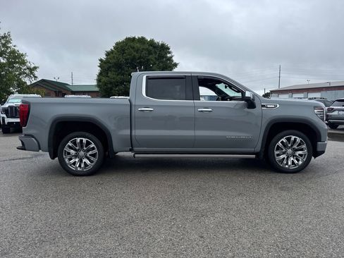 Used 2024 GMC Sierra 1500 Denali AWD/4WD image 7